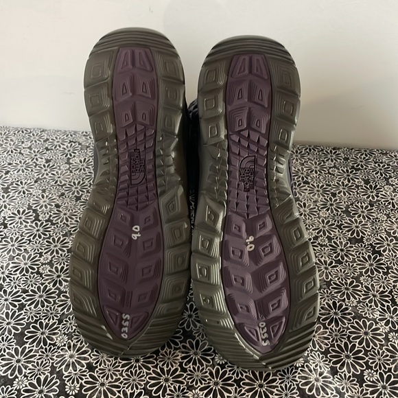 NWOT - The North Face Thermoball women’s boots size 9 color purple - Picture 2 of 12